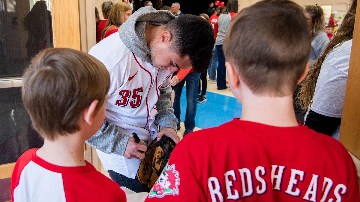 Cincinnati Reds on Twitter "Hanging with our peebles. RedsCaravan 📍