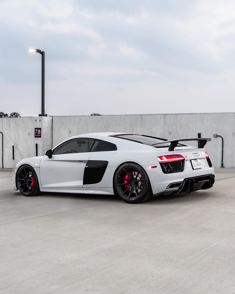 BCForgedNA's tweet photo. Audi R8 • EH182 • Gloss black • Available 18"-22" diameter • Email:sales@bcforged-na.com • @chinoe92 photos by @houstondrivers • #bcforged #bcforgedna #audi #r8 #audir8 https://t.co/hVM0Du5yVG