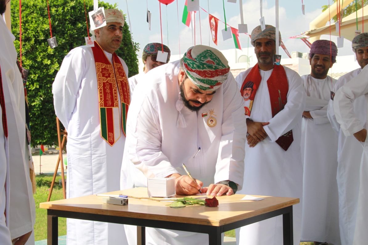 مقتطفات من فعاليات المجلس الاستشاري الطلابي للعيد الوطني الثاني والخمسون المجيد حيث نتوجه بالشكر الجزيل لمدرسة الرستاق للتعليم الأساسي وكوفي يولو على التعاون والمشاركة والشكر موصول كذلك لنادي التصوير بالكلية ولبقية الجماعات والأفراد من الذين كان لهم بصمة في هذا اليوم البهيج .