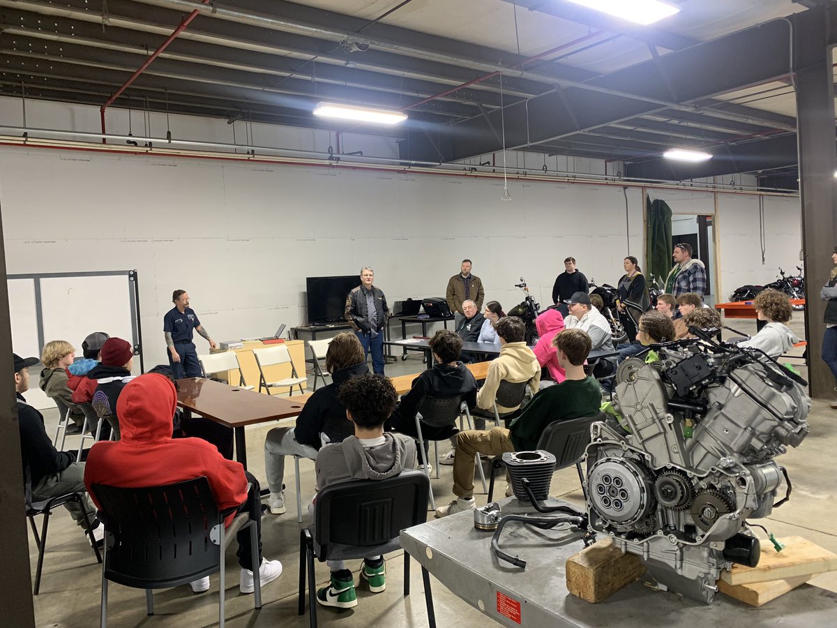 HKellyCG's tweet photo. Thank you for having us @harleydavidson Woodstock! 🏍️ Our Autos students are impressed by the Harley Davidson & @mcc_edu mechanic program. We will be back! #CareerExperienceProgram #clsengaged🐊 @CHSD155 https://t.co/myFBIvvukN