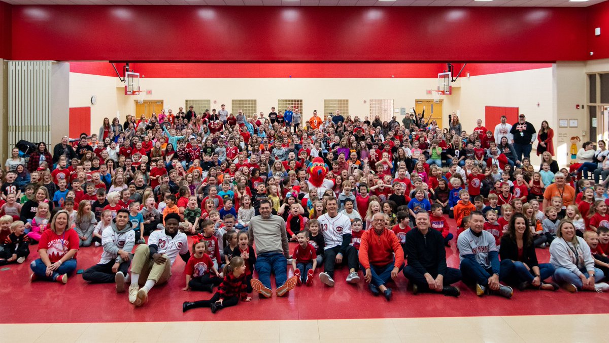 Cincinnati Reds on Twitter "Hanging with our peebles. RedsCaravan 📍