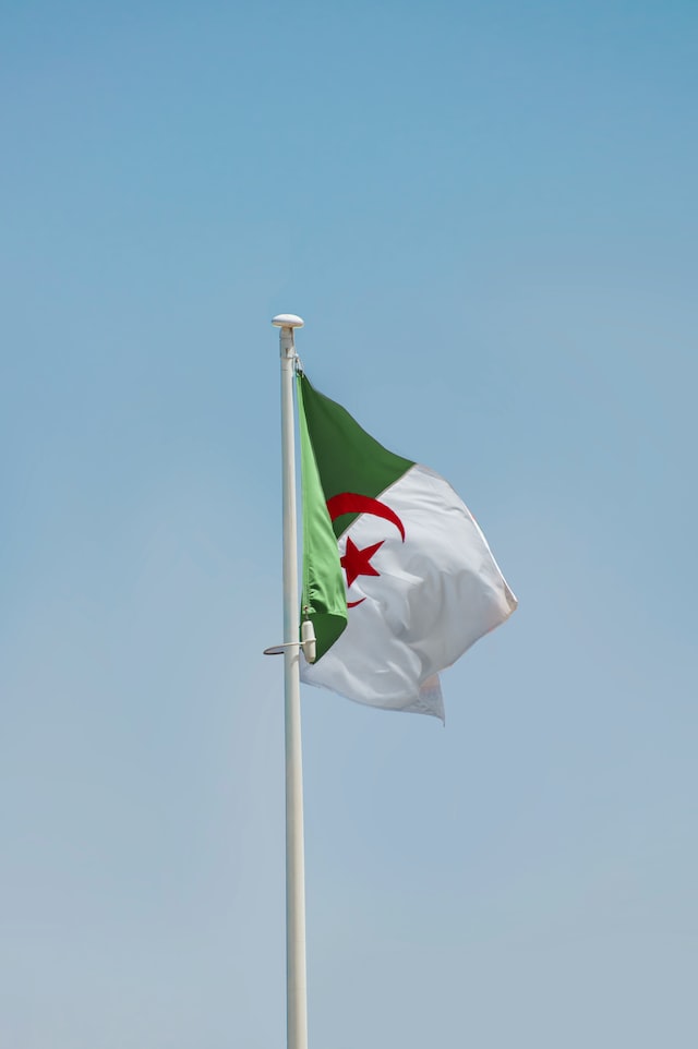 #VendrediLecture : l'analyse de la politique du #President français vis-à-vis de l'#Algerie par Pierre-Yves Cossé, pour lequel une "politique plus modeste et plus progressive, impliquant la société civile, serait probablement plus efficace"...
clubdesvigilants.com/alerte/preside…