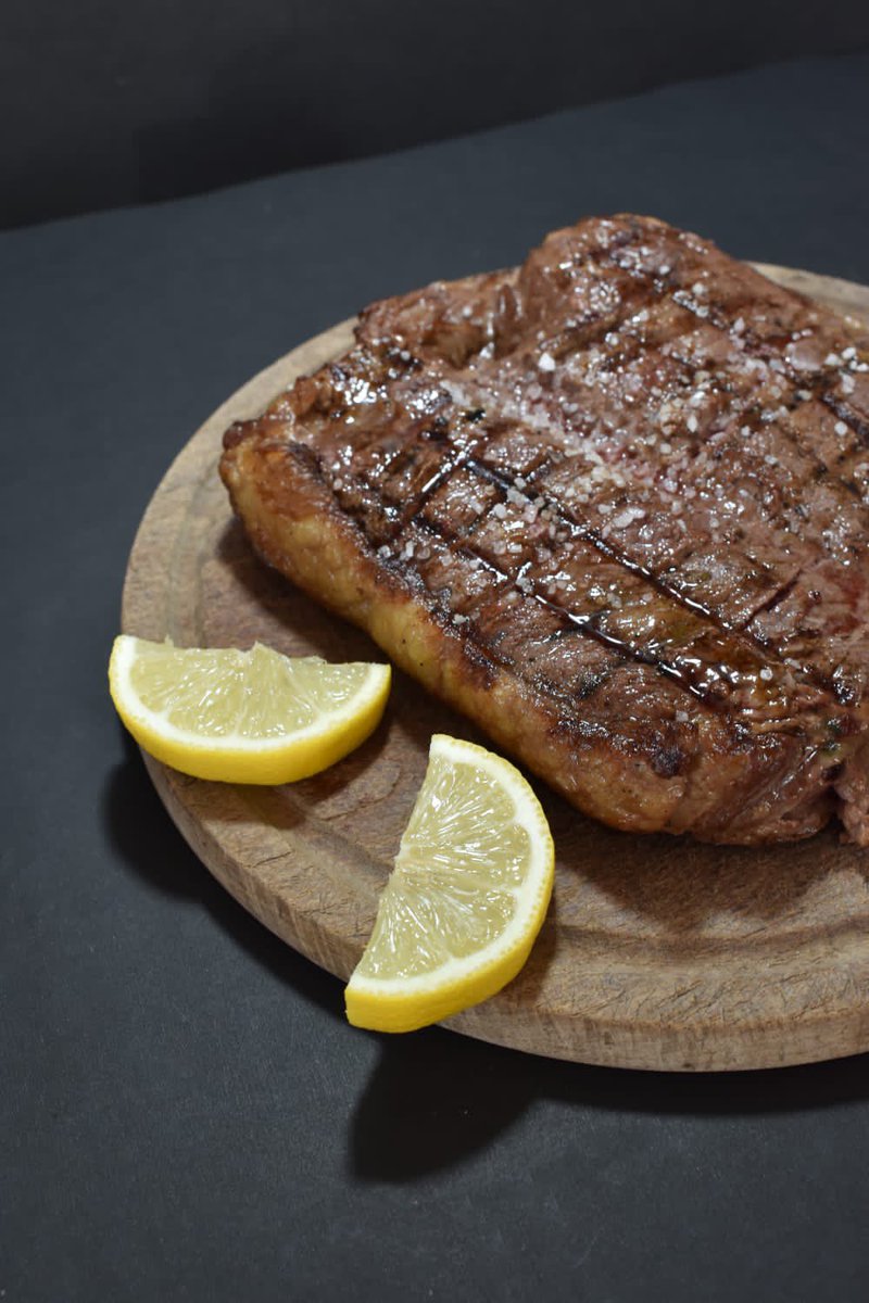 frigopocker's tweet photo. •Bife de Chorizo• Emblemático de la carne #argentina, es uno de los cortes favoritos para la parrilla. Constituye la parte central del bife angosto, con menos grasa y aprovechamiento integral. Podes cocinarlo en forma #mariposa, entero o en bifes. https://t.co/VOFZDRPkCy