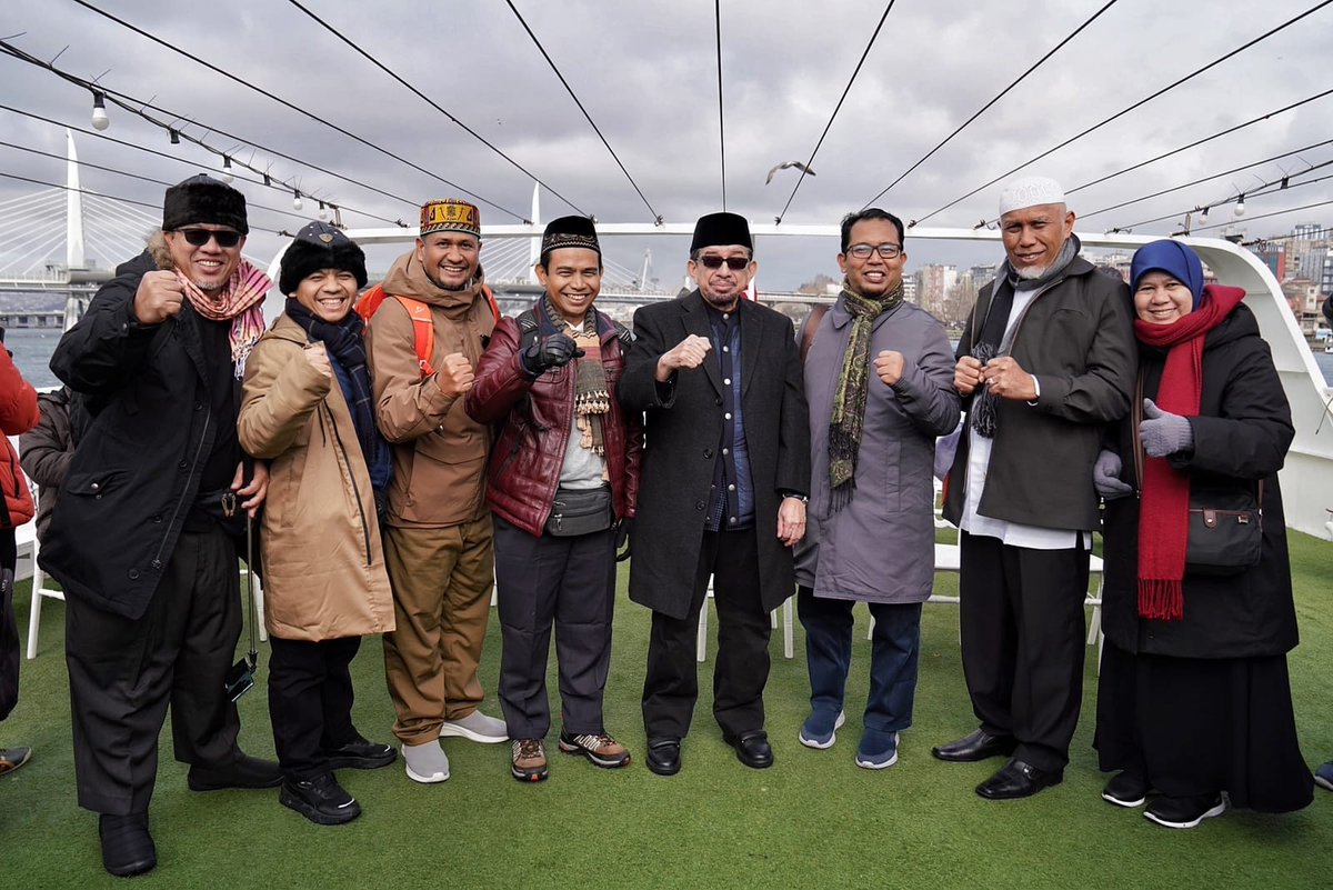 Senang melihatnya, wajah wajah ikhlas, semoge Allah berikan kesehatan dan kemudahan