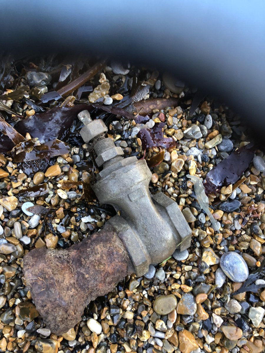 Dave_Dixon1's tweet photo. Bright 🌞 start to the day at #marsdenbay today tides against us so made a return visit to #manhavenbay took 9.27kg off the #beach #plasticpollution #litter #monofilament @UnlovedGloves & a chunky valve #lovewhereyoulive @KeepBritainTidy @plastic_busters @LitterReporting https://t.co/4JCSr0nS55
