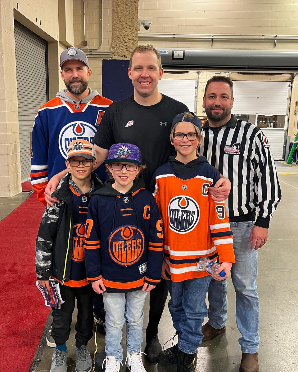 Hey <a href="/EdmontonOilers/">Edmonton Oilers</a> could we get a retweet in support of a great man &amp; huge Oilers fan who has a long road to recovery ahead of him.

Rebuild the Life of Graham Lindquist and Family gofund.me/00e24af6