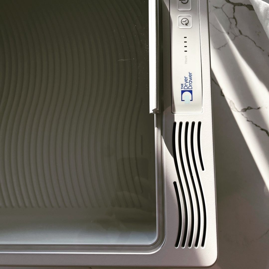 KBIS's tweet image. Sick of clutter, damp rags &amp;amp; wet dishes that haven&apos;t dried after the dishwasher? Check out the @theDryerDrawer!

A quiet fan pulls air into the Drawer &amp;amp; circulates around your dishes, all while exiting from the opposite side! Visit W5623 in the #KBISKickstarter Zone at #KBIS2023!