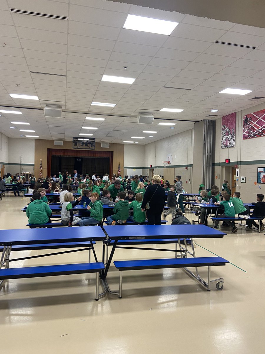 There’s something special about green and white day <a href="/DonegalDIS/">Donegal Intermediate School</a> #prideinthetribe #aseaofgreen