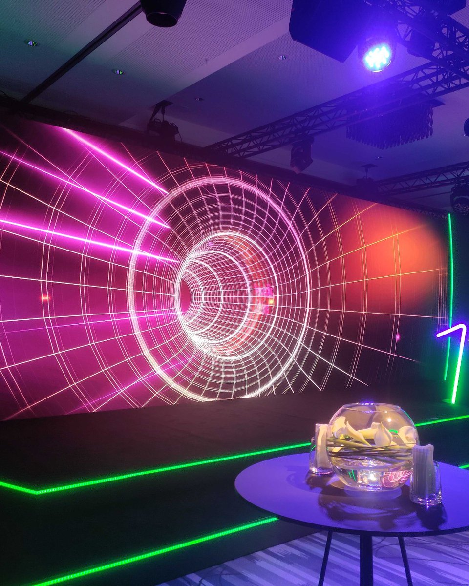 studiogiggle's tweet image. It&apos;s been a snowy start to the year for Studio Giggle. Last week we were in Davos creating an impressive visual display for one of our clients at the World Economic Forum. #eventproduction #eventcontent #eventprof #WEF #Davos #innovation #animation