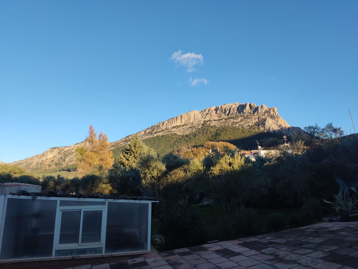 Record_Peddler's tweet image. Just in from home.... Smoke signals saying Man City 2, Arsenal 0! I know. That's exactly what I thought!!! #smokesignals @ManCity