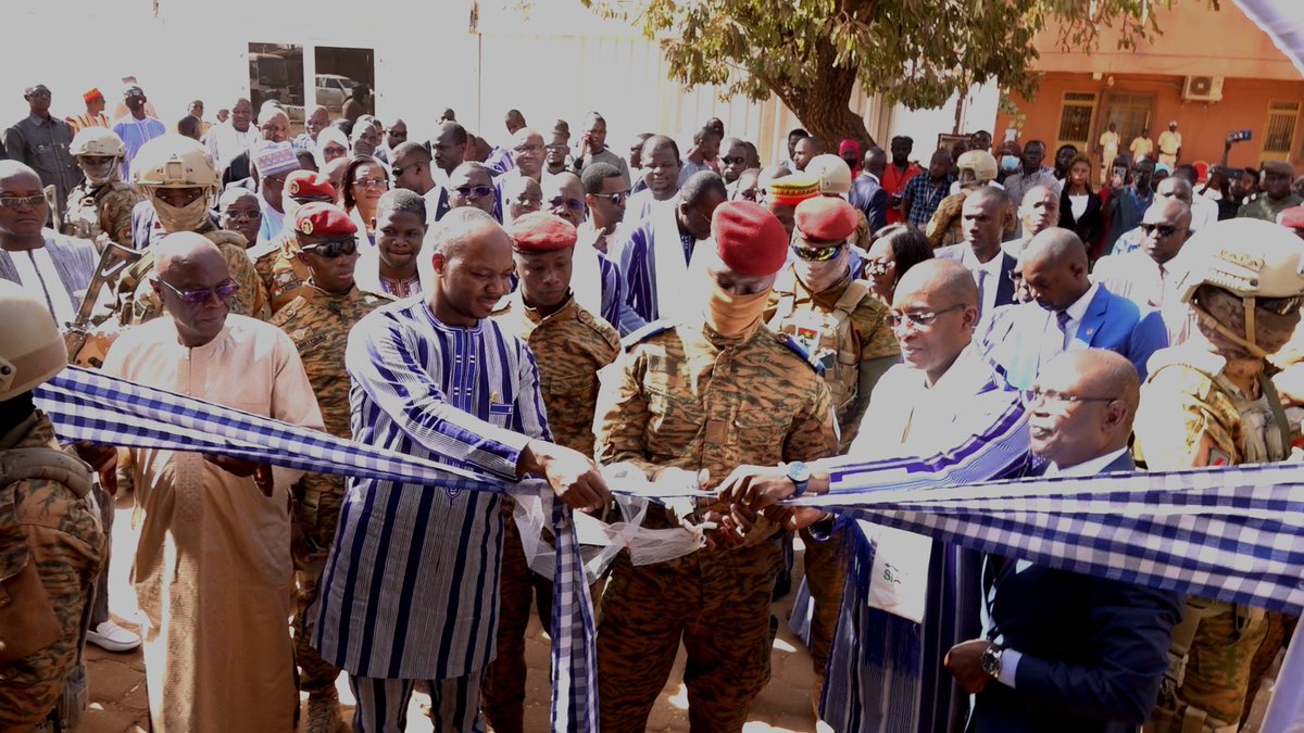 sigbf's tweet image. Le Président de la Transition, Chef de l’Etat, le Capitaine Ibrahim TRAORE a présidé le vendredi 27 janvier 2023 la cérémonie d’ouverture de la 16e édition du Salon international de l’artisanat de Ouagadougou (#SIAO).

Suivez 👇👇👇
youtu.be/0d_pI-RHVDk

#Com_Gouv_BF