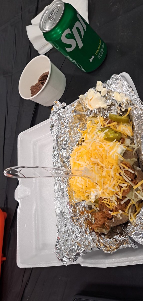 Amy Thomas tweet media