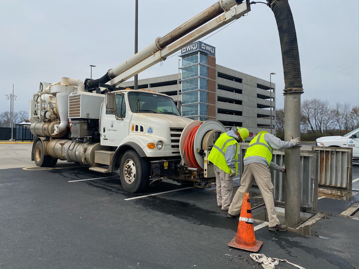 CityofBGKY's tweet photo. Of every dollar paid in taxes to the City, 17 cents is spent on the Department of Public Works where crews maintain 270+ miles of streets, 55 miles of storm sewers, 1,062 stormwater injection wells and sinkholes, miles of sidewalks, traffic signals and hundreds of city vehicles. https://t.co/2iAAT6PPHU