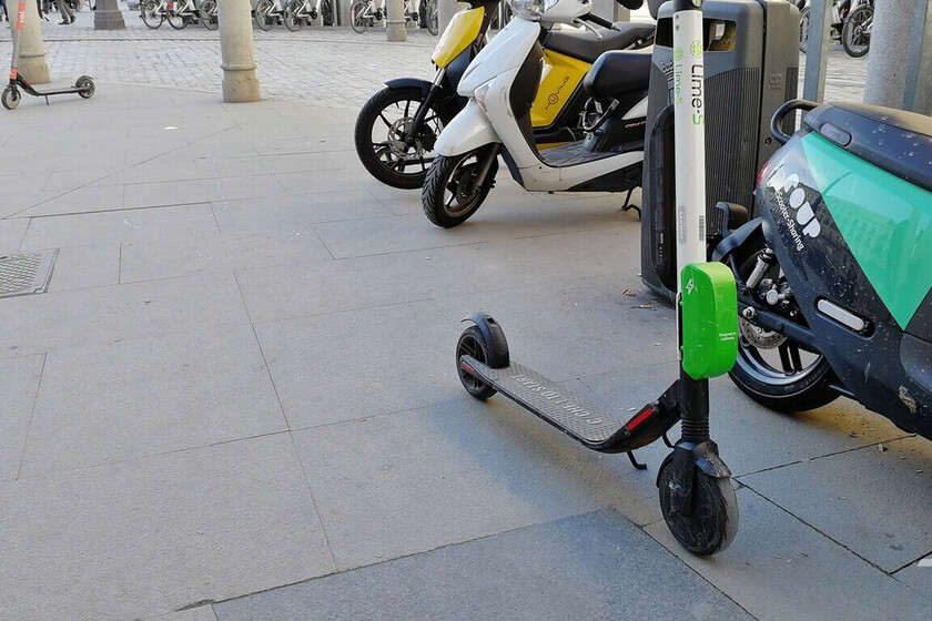motorpasionmoto's tweet photo. Madrid restringe los patinetes eléctricos de alquiler: retira 4.000 y llevarán chivatos para detectar infracciones https://t.co/ifHTyMS6Cj https://t.co/1s889NJfxs