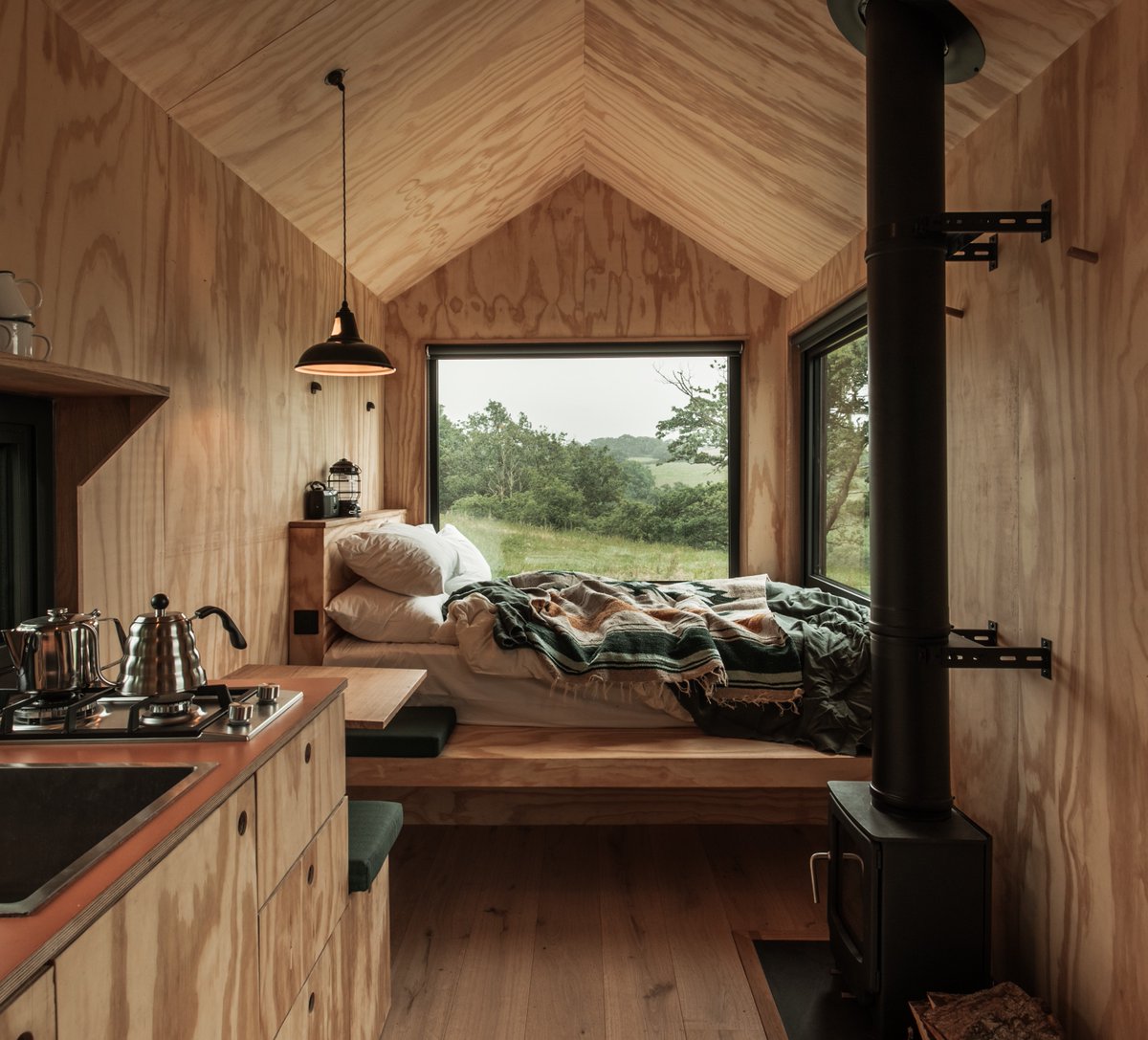 EssentialJourn's tweet photo. The escape of the wild meets the comforts of home at Unyoked's Akash cabin, tucked away in the breathtaking Welsh valleys. Read about our stay in Issue 67. https://t.co/RpB8UUmeFm