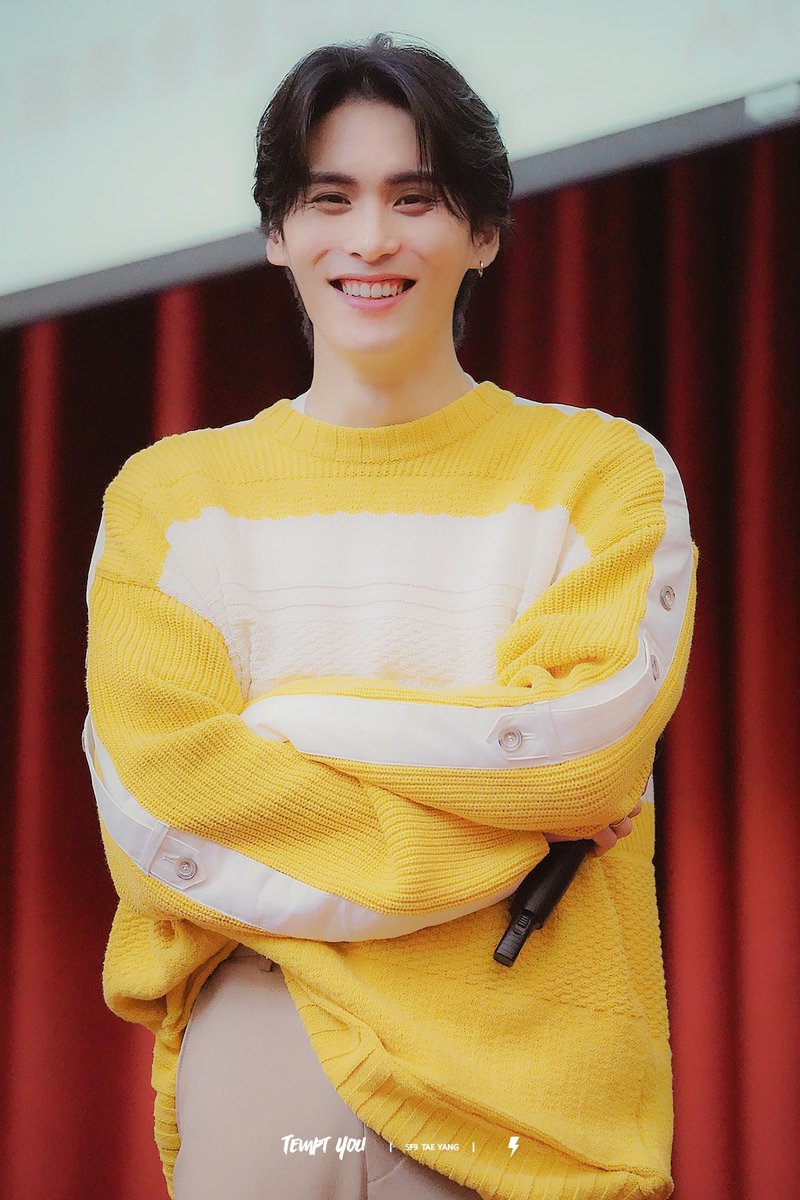 230126 대만 팬싸 🌼

사진 에피소드：태양이 일부러 옷자락을 안으로 넣고 포즈까지 잡았는데 매니저님이 옷이 걸린 줄 알고 갑자기 도와주려고 다가가는데 태양이 “ 아니 나 일부러 하는거야…” 라고 보냈어 😂

<a href="/SF9official/">SF9official</a> #SF9  #유태양
#YOOTAEYANG #テヤン
#사랑은역시너뿐이죠💕