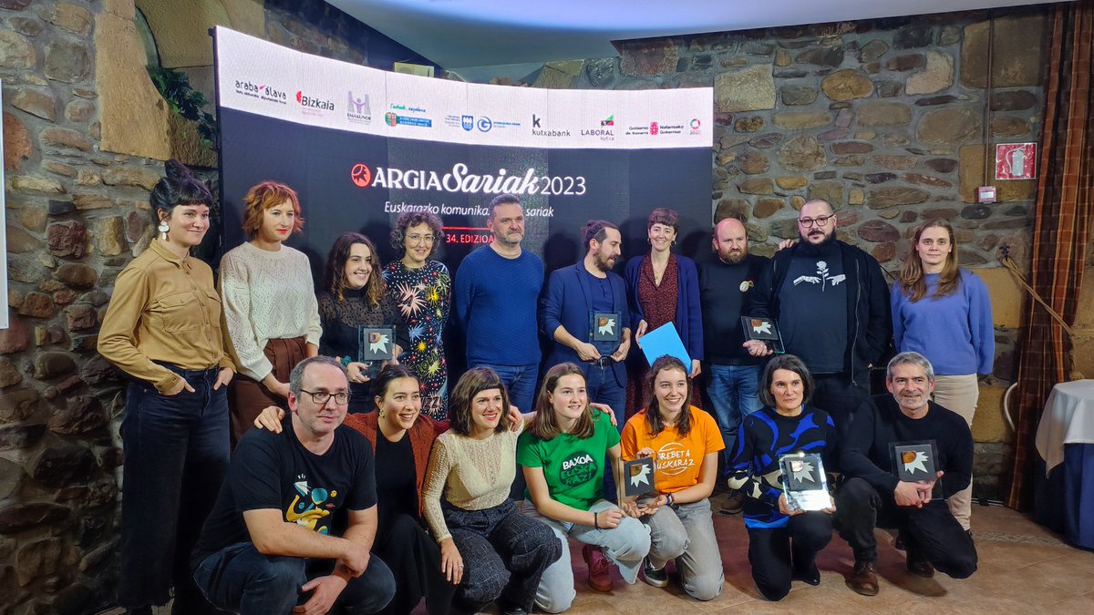 Zorionak 34. #ArgiaSariak-eko irabazle guztiei! 

- Karpeta Urdinak dokumentala
- Zugazart iritzi-tirak
- (Min)bizi podkasta
- Euskal Mastodon komunitatea
- Azterketak Euskaraz batzordea 
- Oihana Goiriena
