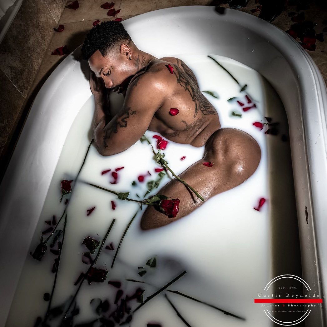 Trophy_King1's tweet photo. 🔱 The Birth Of Aquarius 🔱 •Evolution of The King • 👑  #Milk #Bath #Cake #Day #Aquarius Drenched in Roses 🌹 “I always loved milk 🔱ith my 🍰 Birthday Cake” #Iconic #Artistic #Visuals #Captivating https://t.co/G8vNEdiU17
