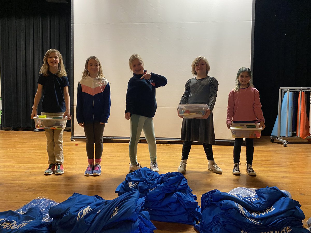vanessa_315's tweet photo. PersonalizeDISD: RT @ms_pyp: One last run through before tomorrow’s pitch! The girls are ready and excited for this opportunity. Come join us at the Big Ideas Festival at Conrad at 10 AM for all the fun! @PersonalizeDISD @KramerDISD #pitchforgood https://t.co/t33ljjxpM1