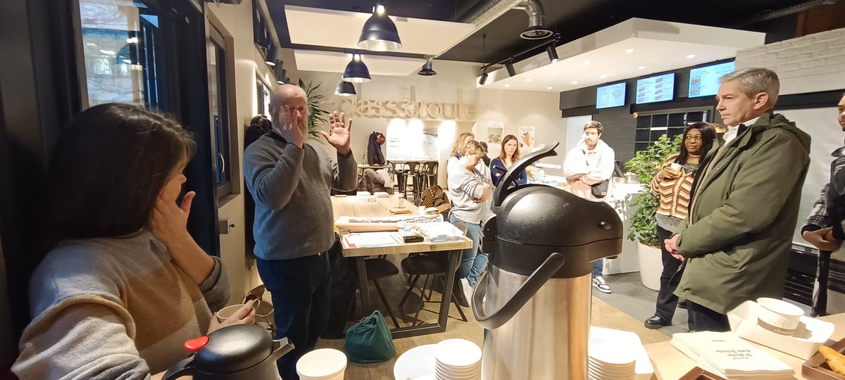 Construction de la Charte "Ville Entreprises" au Class'Croute du port de Gennevilliers, organisée ce matin par <a href="/FCottigny/">Francois Xavier Cottigny</a>  d'EXAECO et Françoise HILAIRE de la MAIRIE DE GENNEVILLIERS et son équipe, et le concours des entreprises de Gennevilliers, <a href="/Intervalle92/">Intervalle 92</a>...