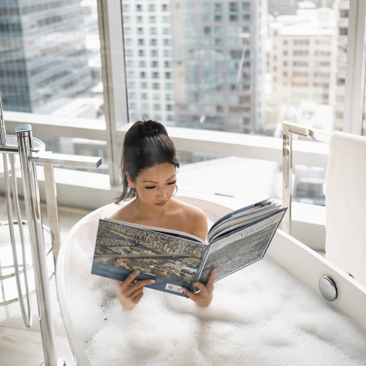 Escape to luxury at <a href="/ParadoxHotelVan/">Paradox Vancouver</a> with our 'Serenity in Style' package. City views, award-winning spa &amp; personalized massage. 

Treat yourself - paradoxhotels.com/vancouver/offe…

#ParadoxHotelVancouver #ParadoxHotelGroup