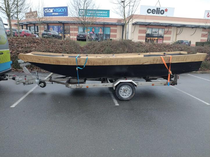 Le CoRé, nouveau bateau arrivant sur Orléans !
Il servira à monter à bord du CabochéR si besoin...

#Loiret #boat #Orleans #holidays #NavigationApp #Handicap #disabled #rivers #transport #hobby #HappyVDay
