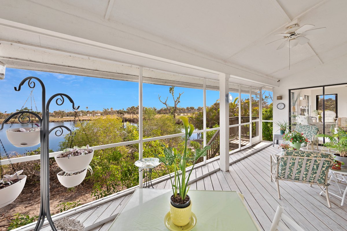 McCallionx2's tweet photo. 📣 #JustListed
🌿 3Bed + Den
🌴 Deeded Beach Access
🪴 Vaulted Ceiling &amp; Fireplace
⛳️ Peaceful Lake &amp; Golf Course Views
#sanibelisland #swflrealestate
Price, photos and details:
https://t.co/NUysjBUL80 https://t.co/SNsKbaAgG4