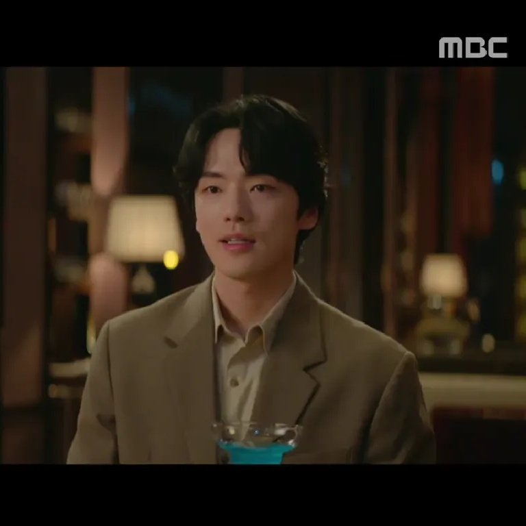songjunghae's tweet photo. Jung Hyun's subtle expression change was  🤌✨

#kimjunghyun #김정현
#kokduseasonofdeity #꼭두의계절
#KokduSeasonOfDeityEp1 https://t.co/TeiTX63dOW