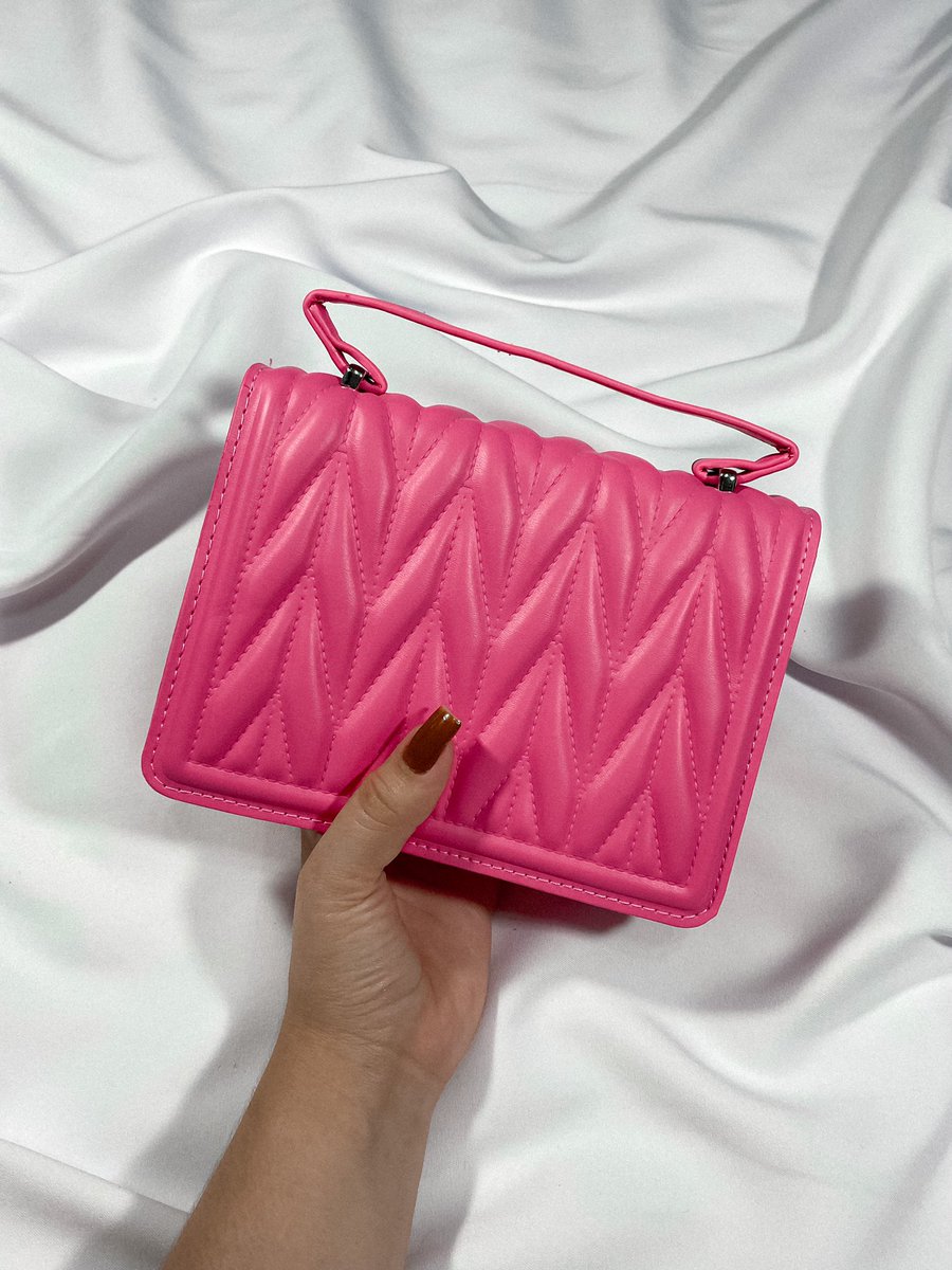 uselounna's tweet photo. Qual das nossas bolsas é a preferida de vocês? Por aqui ainda não conseguimos escolher 🤩 https://t.co/9OjqXE09lp