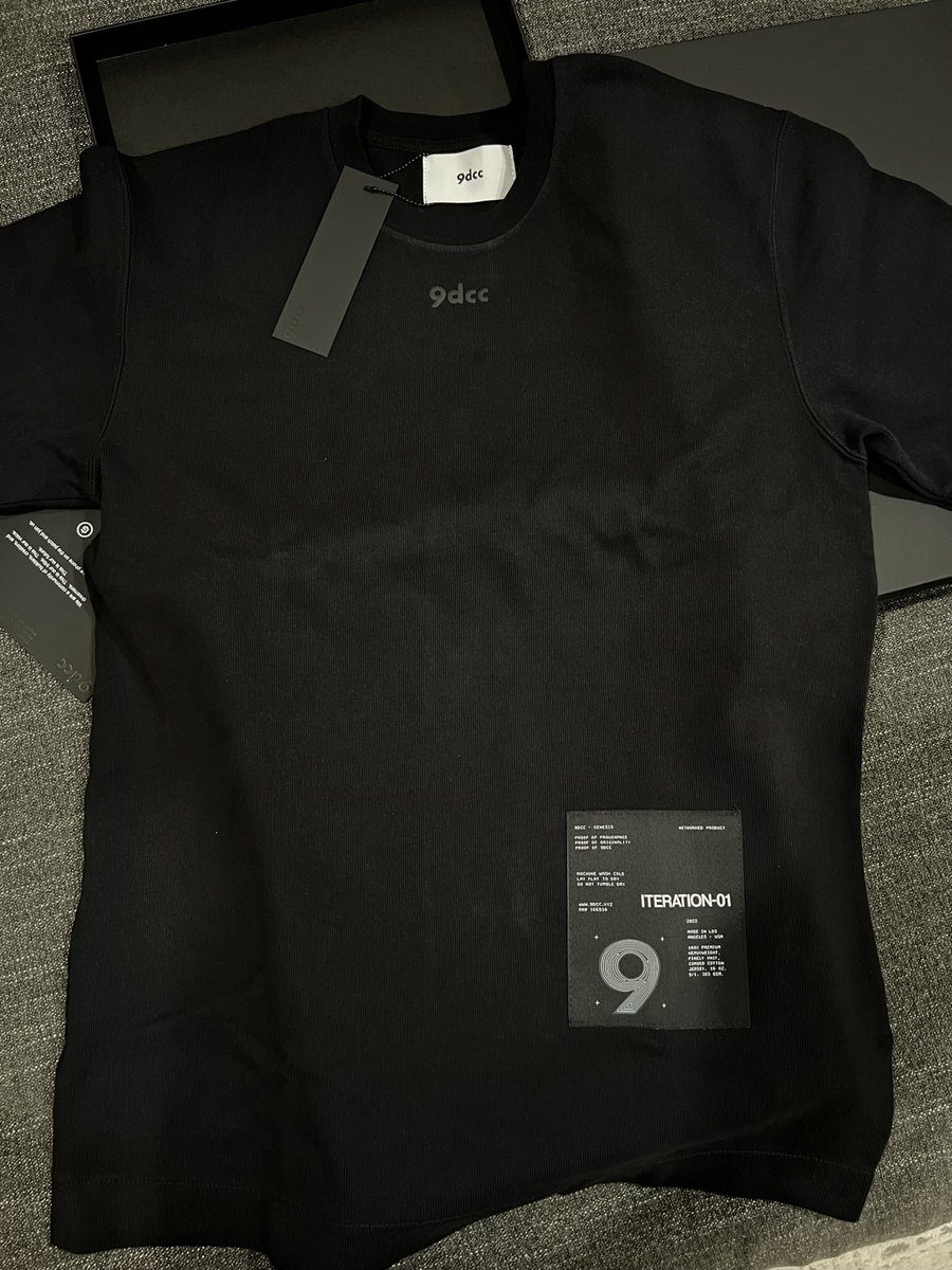 fernando_pr_'s tweet photo. super late for this one but my @9dccxyz iteration-01 shirt came in this week 🔥

stoked to wear this at events, love the packaging and quality

thank you @gmoneyNFT @Admit0001 https://t.co/5xZ9h7rtaY
