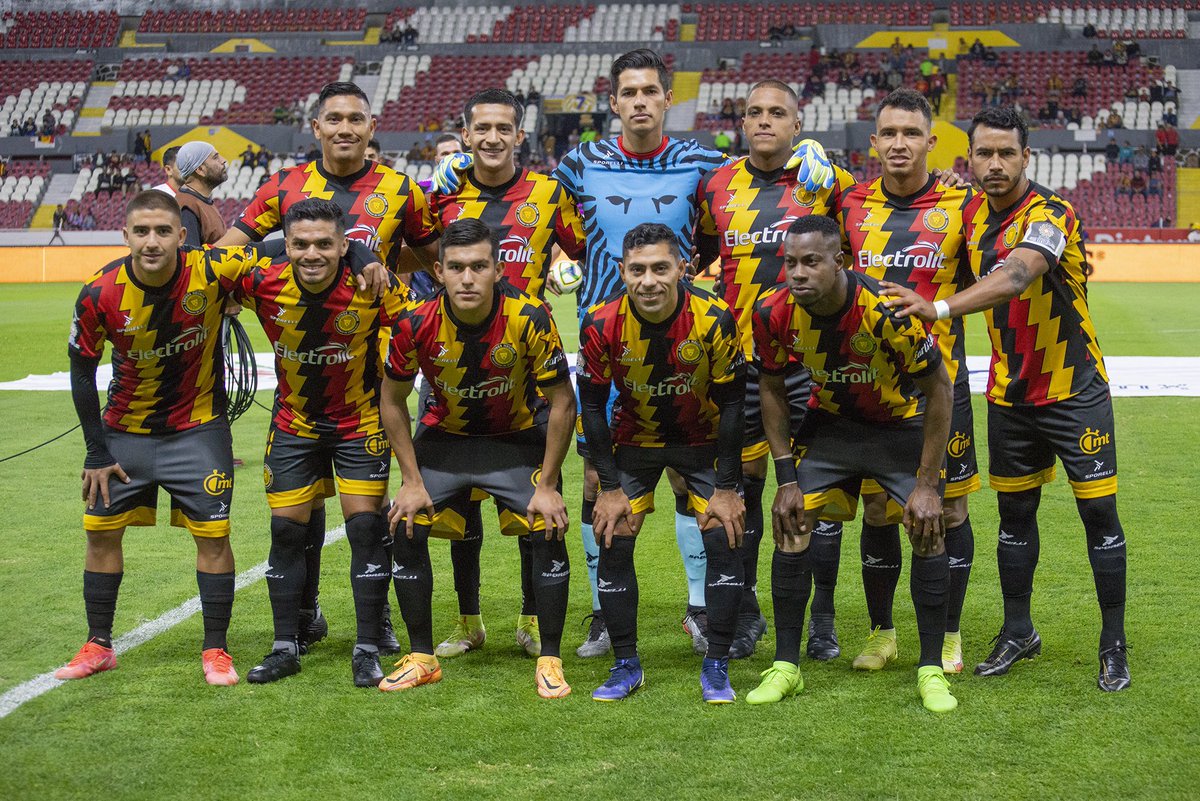 LeonesNegrosCF's tweet photo. ¡Todos para ☝️ y  ☝️ para La Manada! 

¡VENGAAAAA! 🦁🤝🖤 https://t.co/HilHqgfzlx