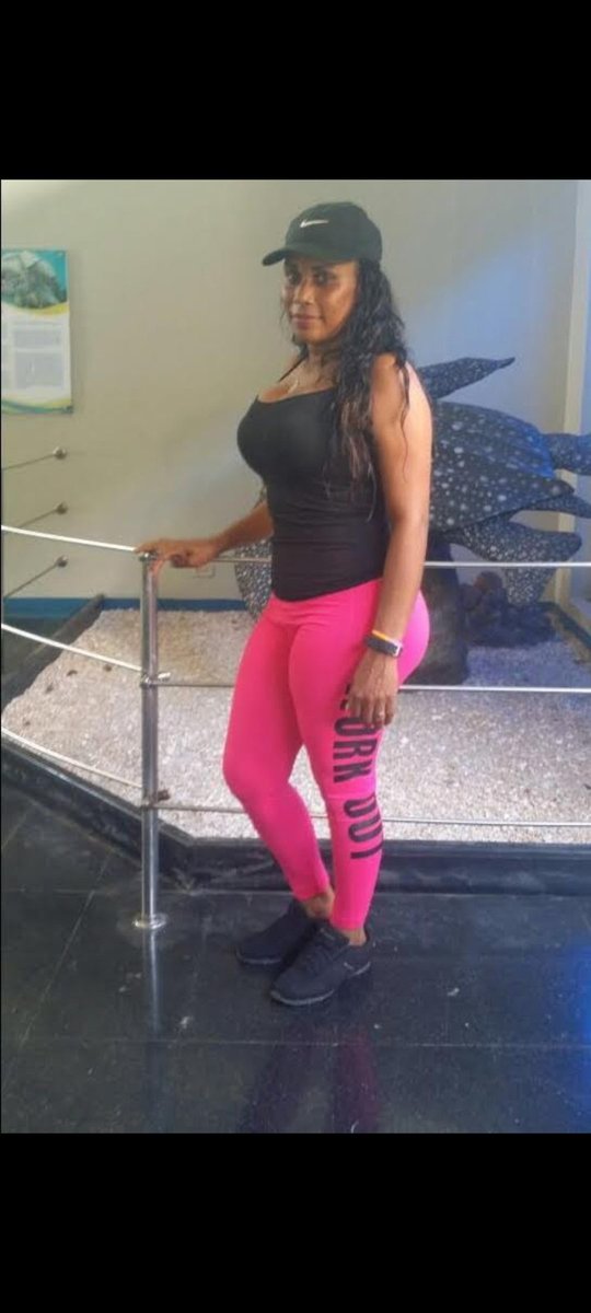 ConfeRela's tweet photo. Madura Posando Desnuda Videos Llamada DE VENTA https://t.co/BNIp8qJ55w