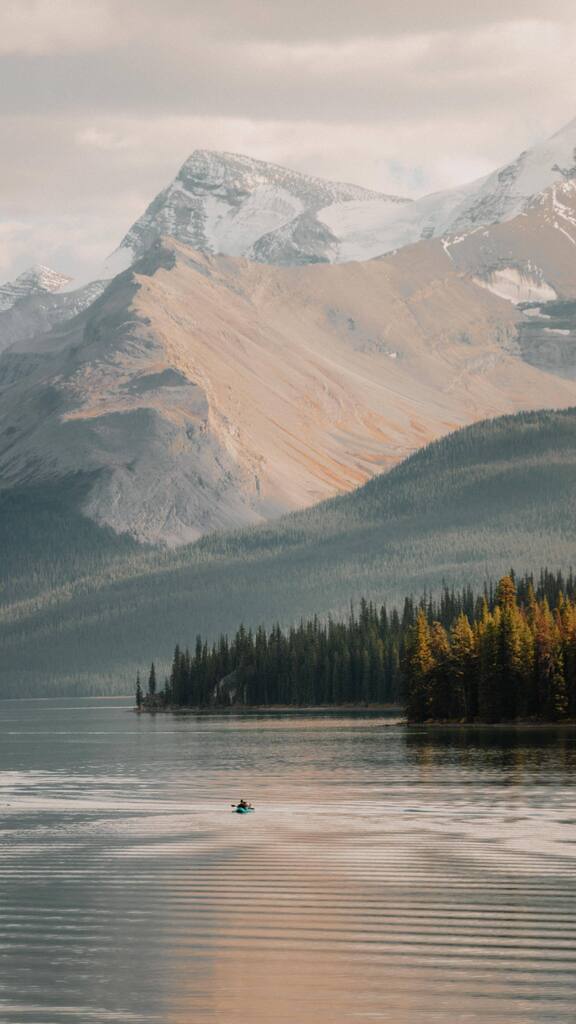 Passe-temps : collectionner des morceaux de souvenirs.
.
.
.
#reels #canadianrockies #explorerockies #hikingtheglobe #explorecanada #albertaviews #worldthroughmylens #heartsofcanada #malignelake #malignecanyon #jaspernationalpark #jasperalberta instagr.am/reel/Cn7SCUWtl…