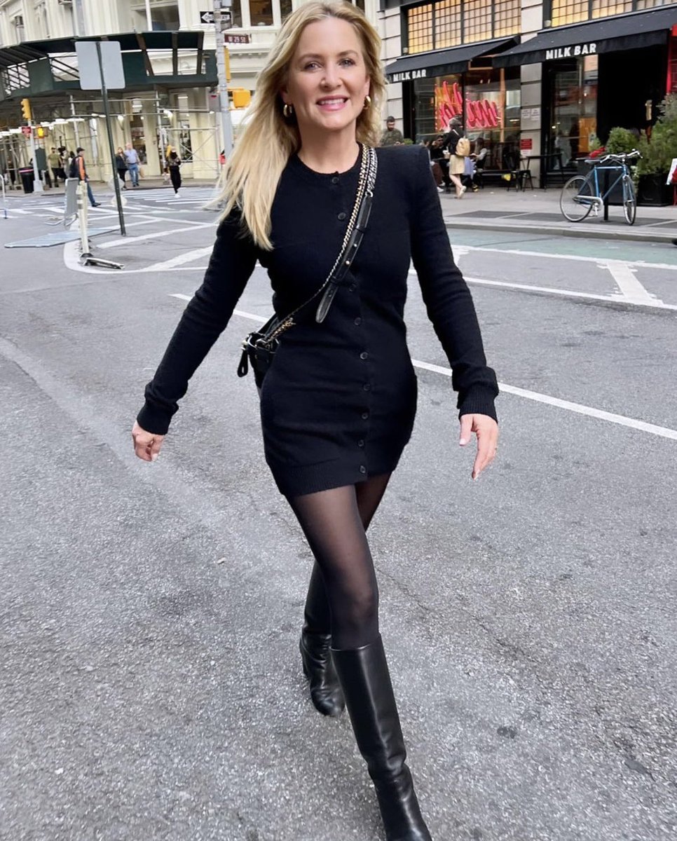 onlymilfler's tweet photo. I hope one of these days those boots are gonna walk all over me 

#JessicaCapshaw https://t.co/ugTjLAANKR