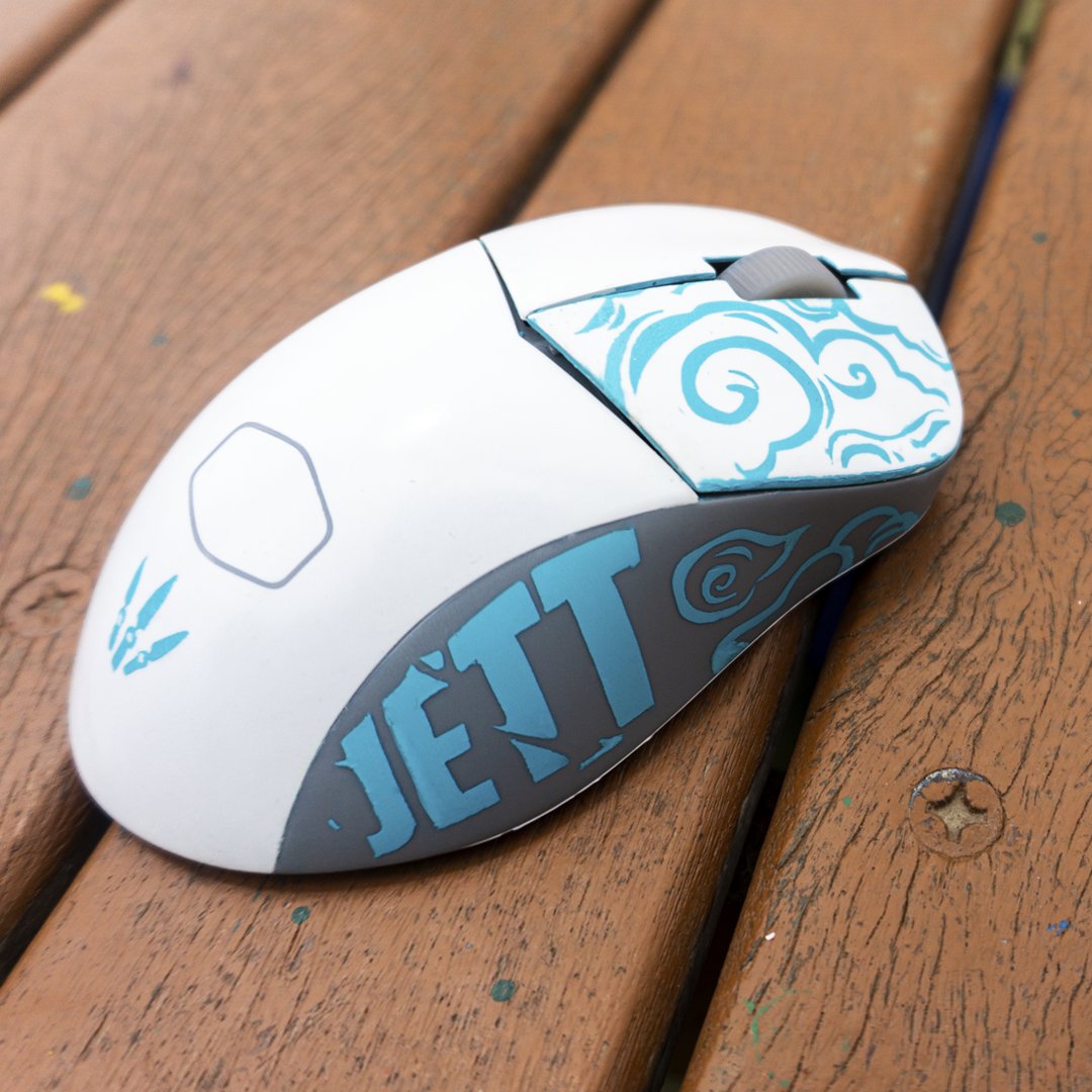 GamerGwolf's tweet photo. Mirad y aprender! Junto con mi amigo Muzul nos dimos el trabajo de personalizar un mouse Cooler Master con el diseño de uno de los personajes que más usamos...Jett y este fue el resultado!
@CoolerMaster @VALORANTLATAM #CoolerMaster #30YearsofBeingCool #MakeItYours #Valorant https://t.co/SXyfTJYsIJ