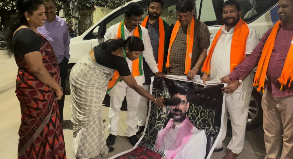 akula_bjp's tweet photo. We request you,FIR registration and disqualification of MLC Padi Kaushik Reddy for speaking obscene words against Telangana state woman governor.@rashtrapatibhvn
@PMOIndia @AmitShahOffice @DrTamilisaiGuv @TelanganaDGP @tarunchughbjp @BSKOffice @BJP4India @Eatala_Rajender https://t.co/X6MTmizWT6