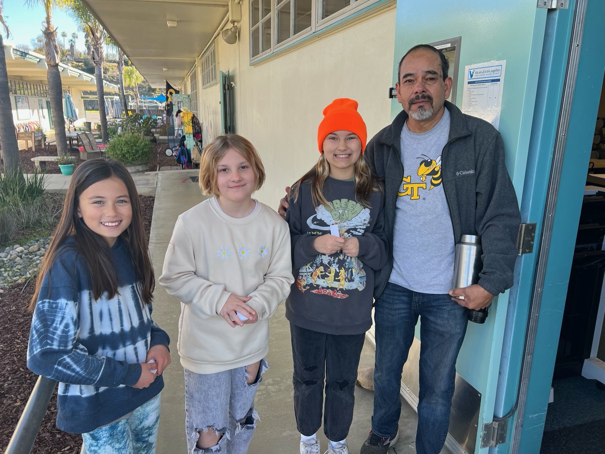 MonteVistaBobca's tweet photo. Today our 5th graders walked our halls and handed out "free compliments" to spread kindness on campus! #greatkindnesschallenge https://t.co/7tvwhN29PT