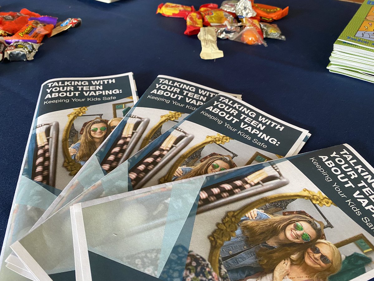 JeremyKiser7's tweet photo. Supporting @scarboroughHTX with their Wavier day @SELHISD is in the building providing parents and students with information regarding vaping,bullying,and smoking if you are in the area stop by the SEL table and let’s talk SEL !!@TeamHISD @seanricksSEL @kdparrott https://t.co/hXiyCrrkYX