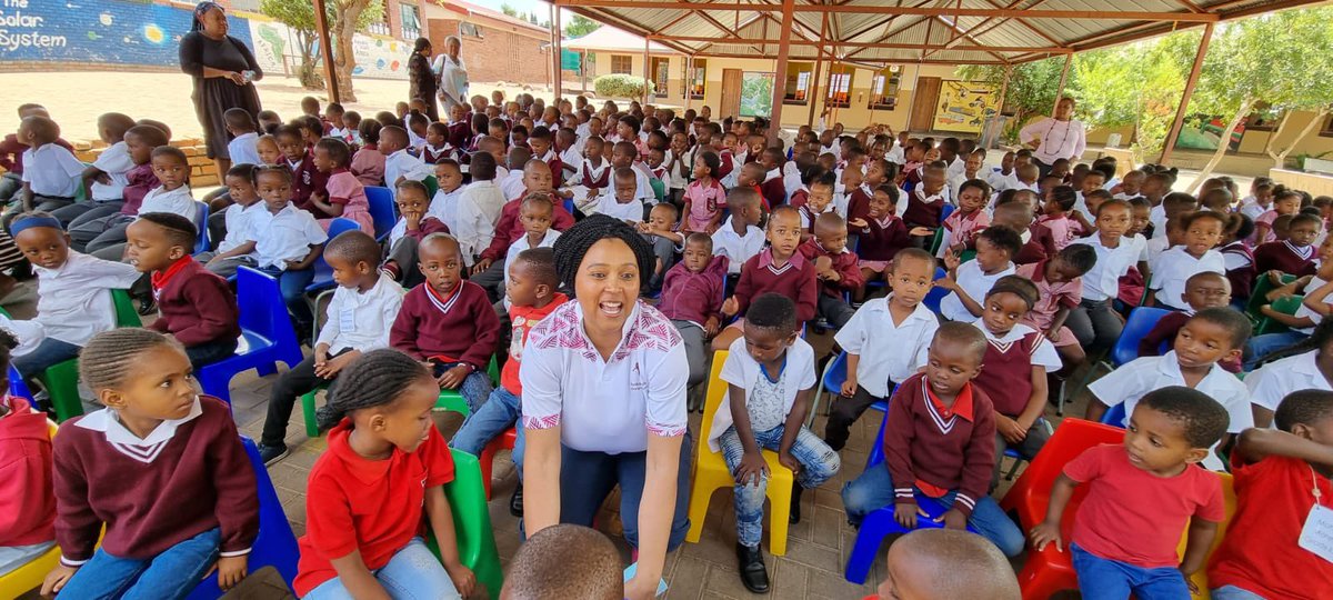 futballinggirls's tweet photo. 26 January 2023 School
——Isaac More Primary School——-
Thank you for welcoming us and allowing us to contribute your schools foundation phase reading programme and library 🙏🏽
#FutballingGirlsNPO
#LearnToReadReadToLearn https://t.co/0KbNFd7dki