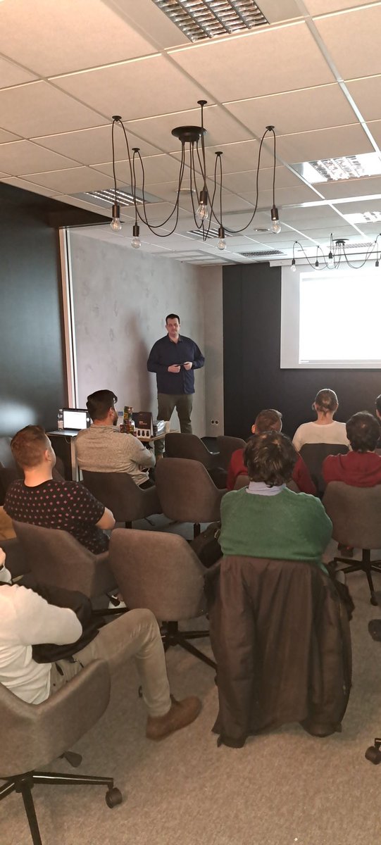 Zaczynamy #2 meetup <a href="/AzureGroupPL/">AzureCommunityPL</a>  z <a href="/robert_przyb/">Robert Przybylski</a> 

#MVPBuzz