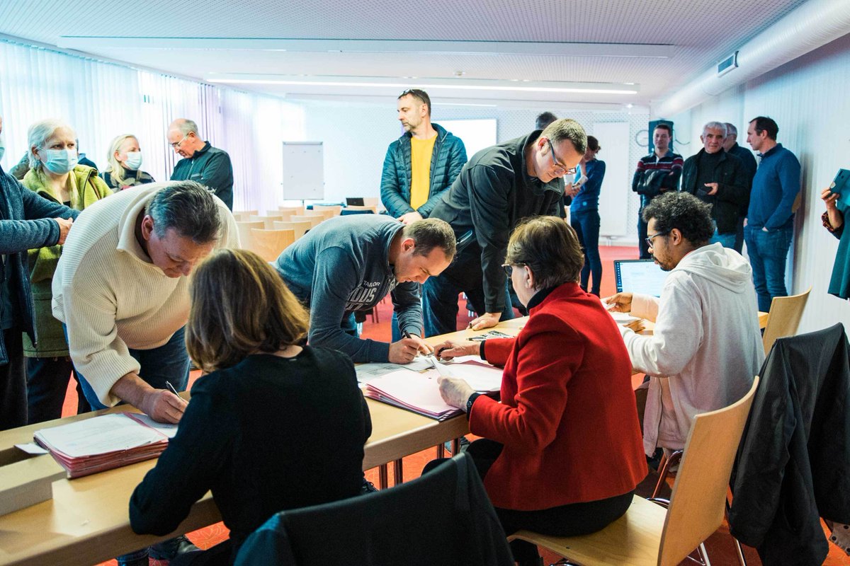 MulhouseAgglo's tweet image. m2A s'engage dans une #agriculturedurable avec la mise en place de Paiements pour Services Environnementaux valorisant des pratiques respectueuses des ressources en eau, de la biodiversité et des paysages.
35 agriculteurs se sont engagés aujourd'hui.

#SoyonsFood #PlanClimat