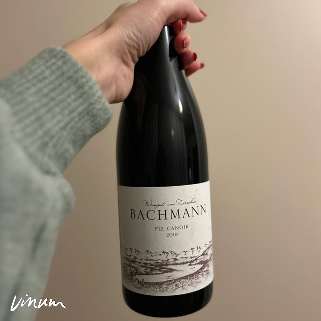 vinum_magazin's tweet photo. 🍷🍷Mit diesem #Rotwein aus der #Zürichsee-Region beginnen wir das Wochenende.
#vinumaufgeploppt
#wine #vinummagazin #weintipp #weintippderwoche #vinumtrinkt #vinumstories #vinum #wein #weinlover #winestories #weinmagazin #instawine #vinumtipps #vinumweintipps #zurich https://t.co/gYgB8W9Obu