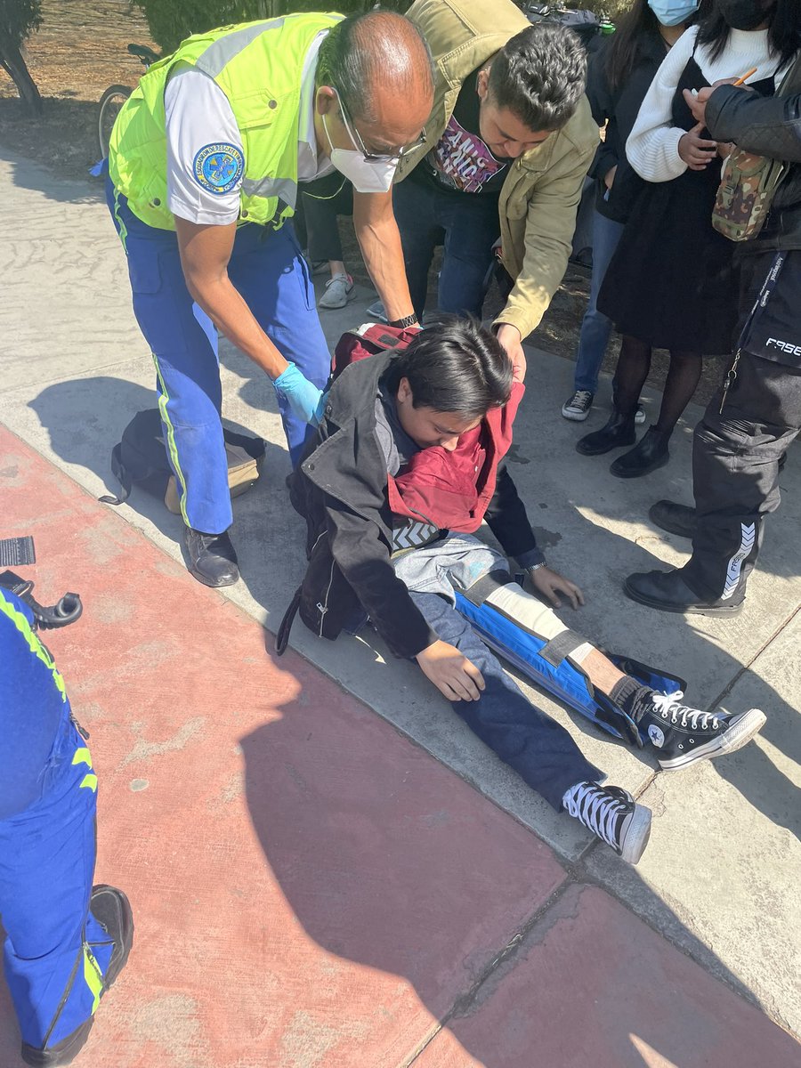 BasauriRommy's tweet photo. #ambulancia #erum excelente atención y servicio #bosquedechapultepec #paramedico @jenniferordonez https://t.co/BParxfr5bx