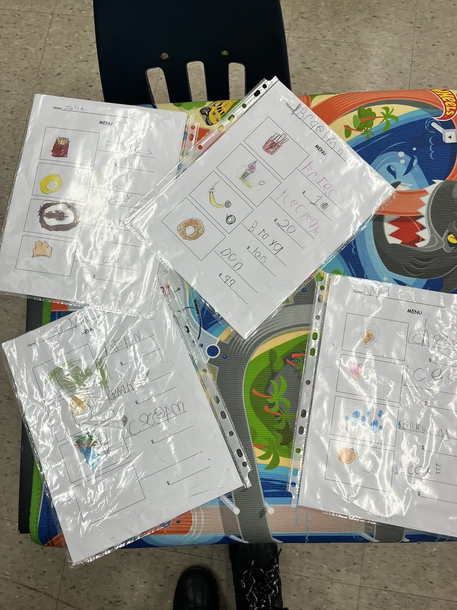 MissBrinaMorais's tweet image. Our restaurant in progress ! #playbased learning