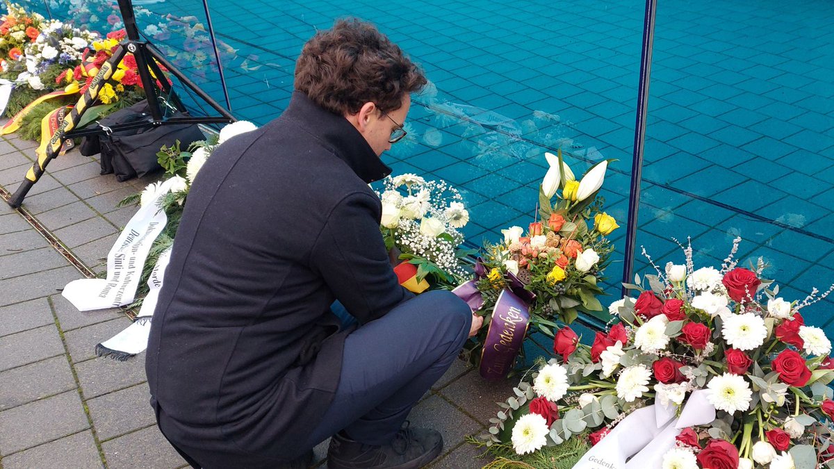 Heute ist der Tag des Gedenkens an die Opfer des Nationalsozialismus. Sven Albrecht, unser Geschäftsführer und CEO von @SOWG_Berlin2023  hat heute im Namen der gesamten #SpecialOlympics-Familie einen Kranz niedergelegt, um den Millionen Opfern zu gedenken.
#WeRemember