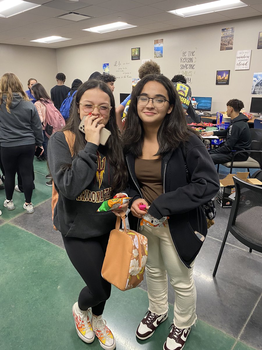 McClainEducates's tweet photo. PTSA Freshman Appreciation Day C/O 2026 @HCPS_SumnerHS #unitythrudiversity #RaysUp https://t.co/MadEK1Isja