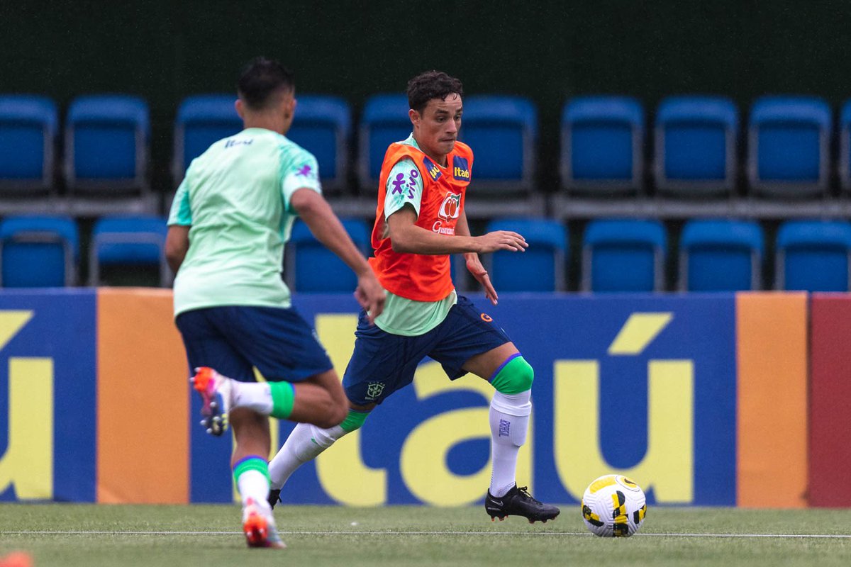 basecolorada's tweet photo. João Dalla Corte e Ricardo Mathias no treino da Seleção Brasileira Sub-17. 🇧🇷🇮🇩

A dupla se apresentou ontem na Granja Comary, para o quinto ciclo preparatório visando o Sul-Americano da categoria, que terá inicio no dia 30 de março, no Equador.

📸: Rodrigo Ferreira/CBF https://t.co/N2jwgWqqq6