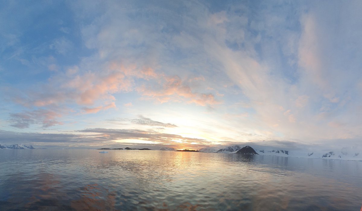 GoletaUgr's tweet photo. Antartic sunset: wonderful surprise, nice present! https://t.co/5uDiAjBIMM