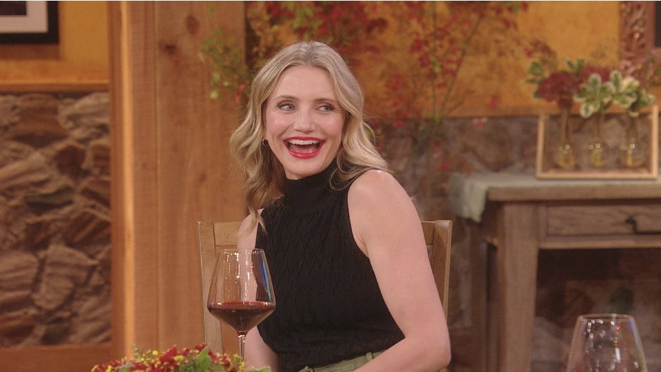 MONDAY: Cameron Diaz is telling Rachael all about turning the big 5-0. Plus, she's revealing the famous stars that convinced her to come out of retirement. She's even answering audience questions! Then, it's pasta night at Rachael's—she's making Green Caponata Pasta. https://t.co/ctfBb1W16O