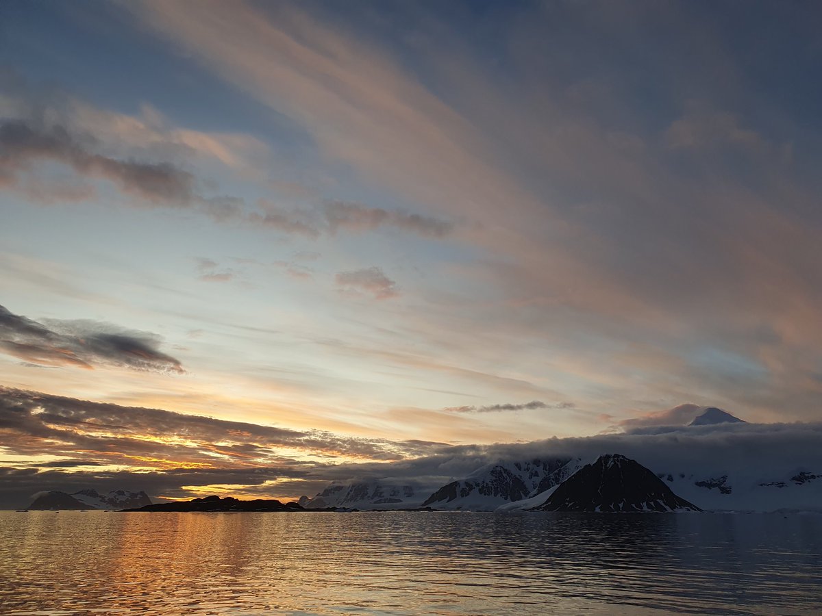 GoletaUgr's tweet photo. Antartic sunset: wonderful surprise, nice present! https://t.co/5uDiAjBIMM